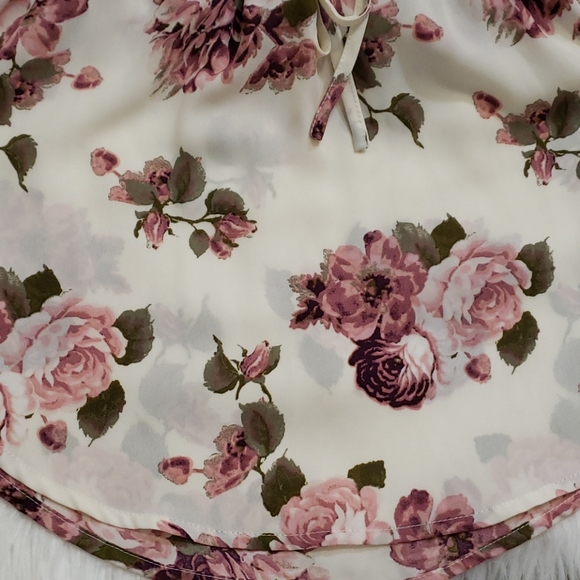 Blouse small cream floral Blouse - Picture 9 of 9